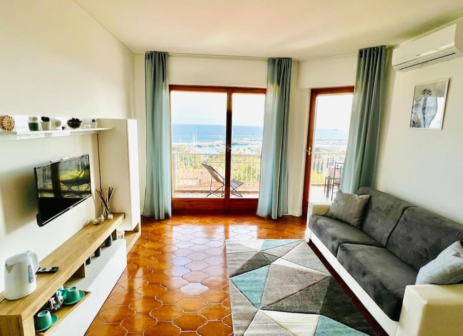Appartamento Bilocale VISTA MARE con Posto Auto Privato incluso Sanremo Esterno foto