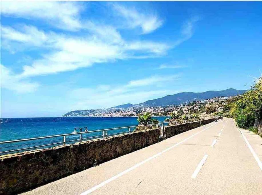 Appartamento Bilocale VISTA MARE con Posto Auto Privato incluso Sanremo Esterno foto