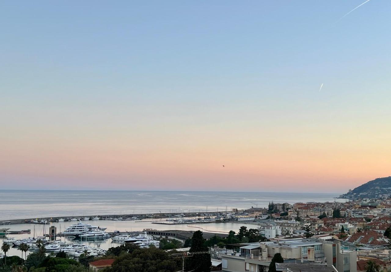 Appartamento Bilocale VISTA MARE con Posto Auto Privato incluso Sanremo Esterno foto