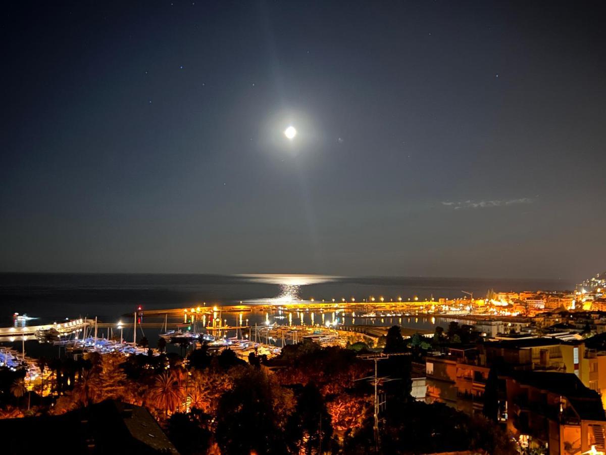 Appartamento Bilocale VISTA MARE con Posto Auto Privato incluso Sanremo Esterno foto