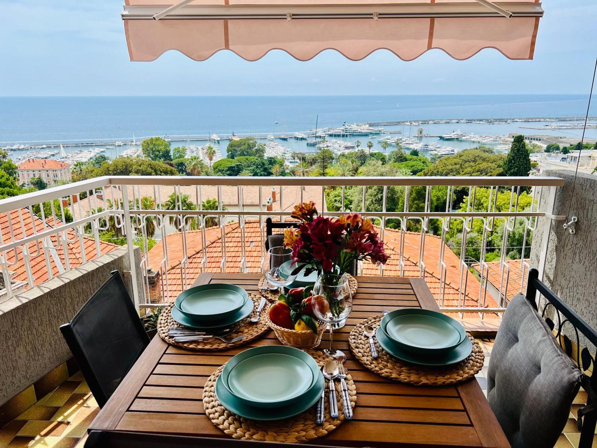 Appartamento Bilocale VISTA MARE con Posto Auto Privato incluso Sanremo Esterno foto